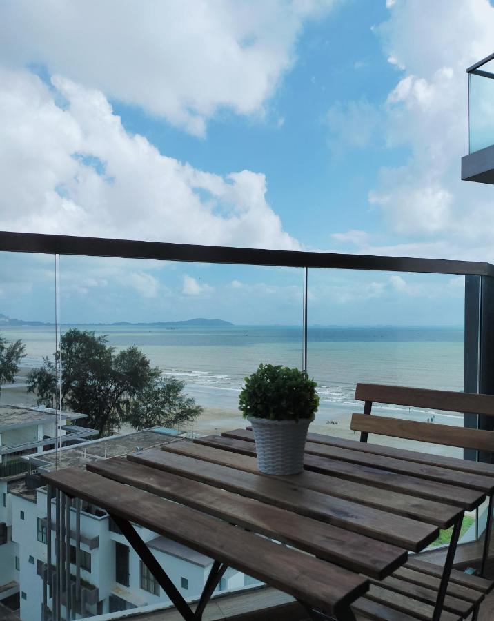 Timur Bay Seafront Residence Kuantan Bagian luar foto