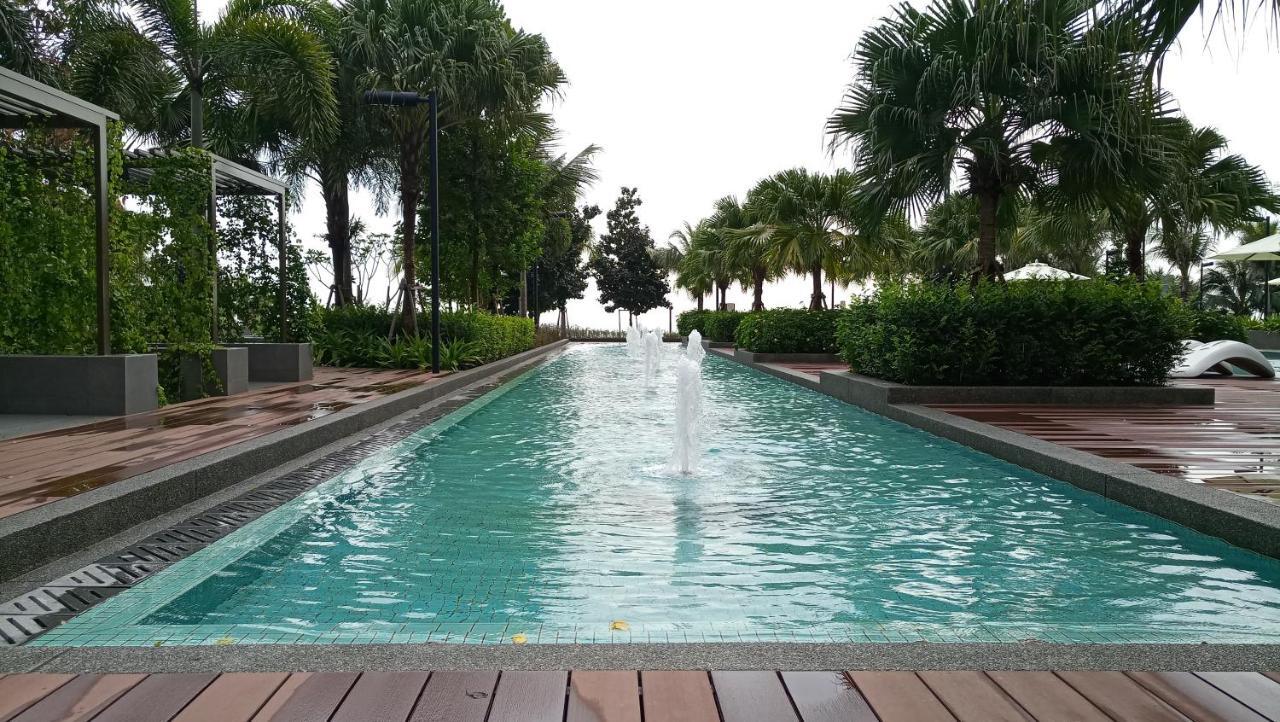 Timur Bay Seafront Residence Kuantan Bagian luar foto