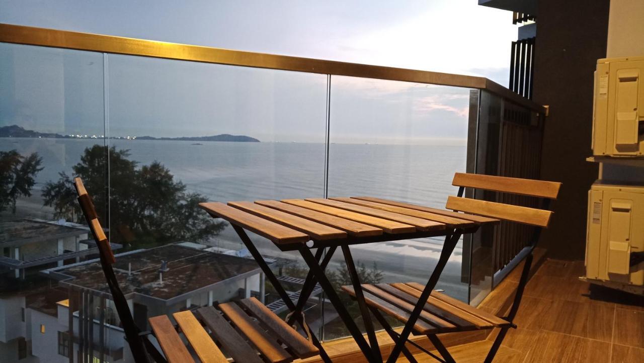 Timur Bay Seafront Residence Kuantan Bagian luar foto