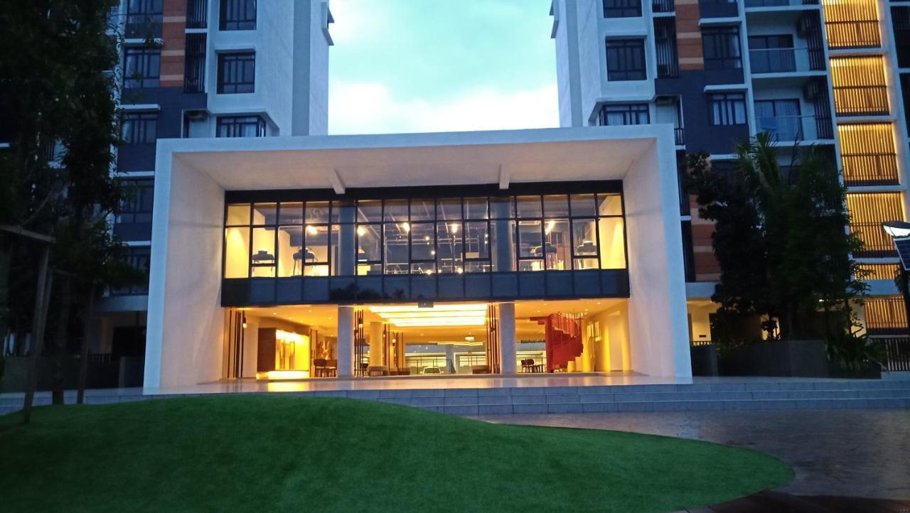 Timur Bay Seafront Residence Kuantan Bagian luar foto